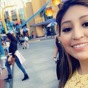 Meet your Posher, Aylin